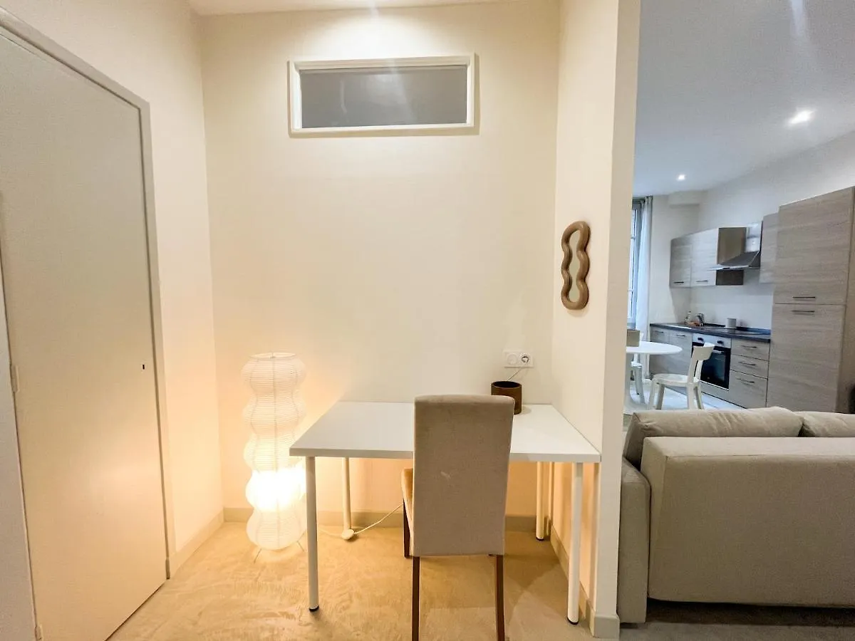 Suite Onyx Lyon 0*,  France